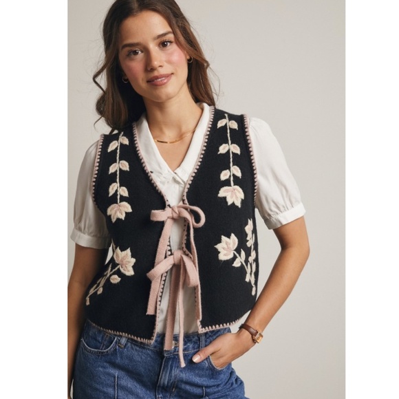 “The Robyn" Black Floral Tie-front Knit Vest - Picture 1 of 7